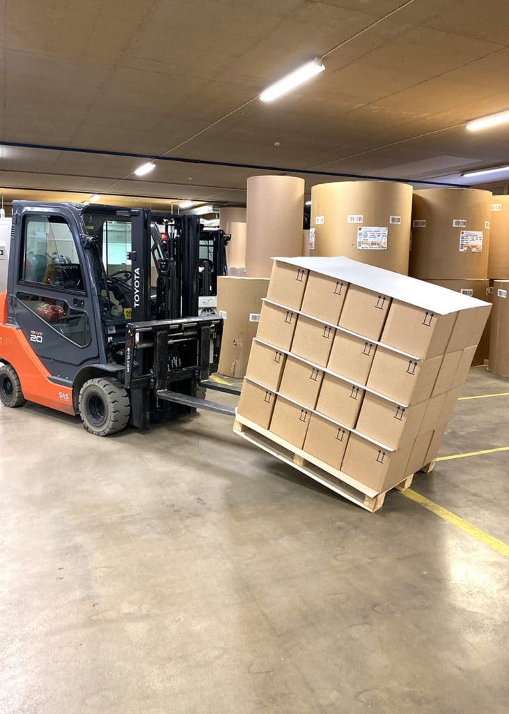 Slip sheet with Antislip-corrugated boxes on a wooden pallet